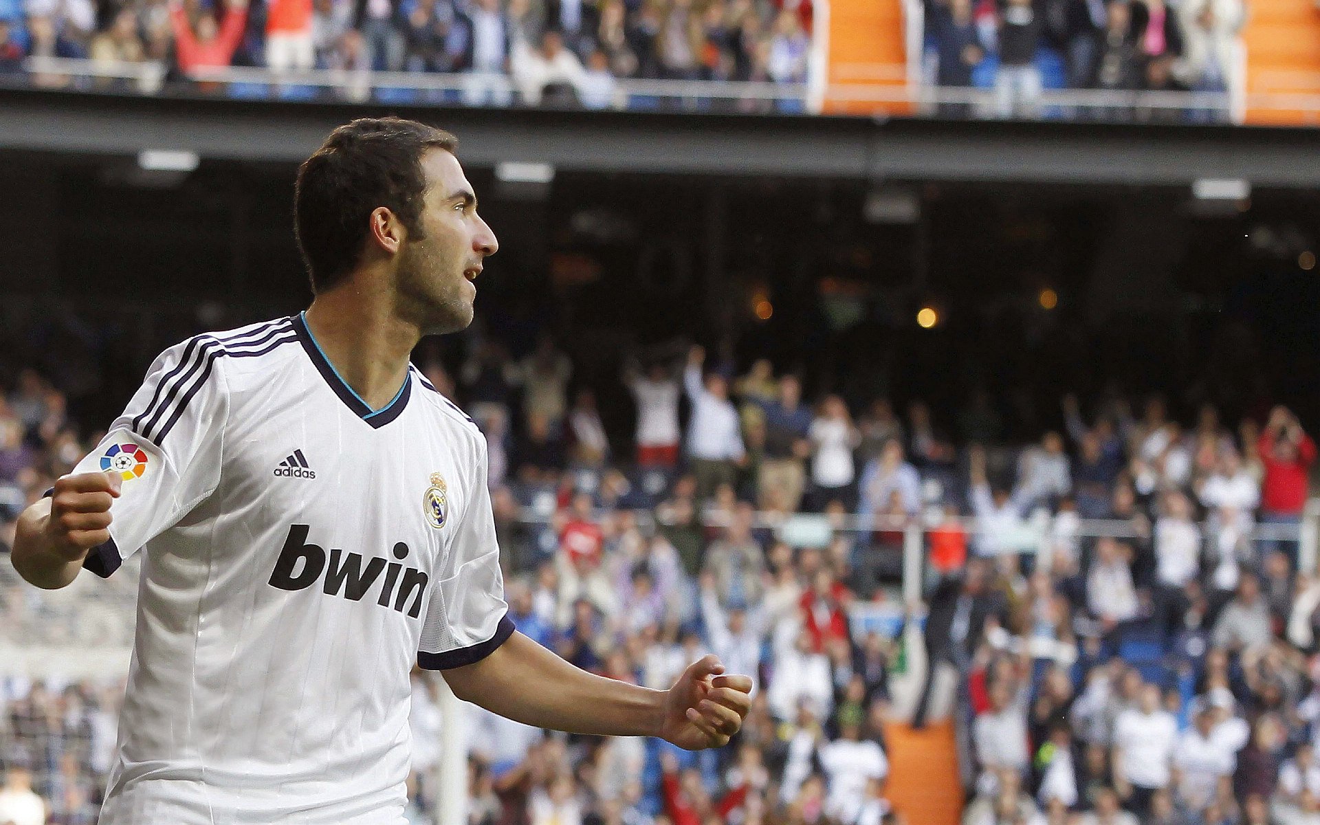 英超争冠白热化,曼城、阿森纳、利物浦三强鼎立,赛季末决战在即