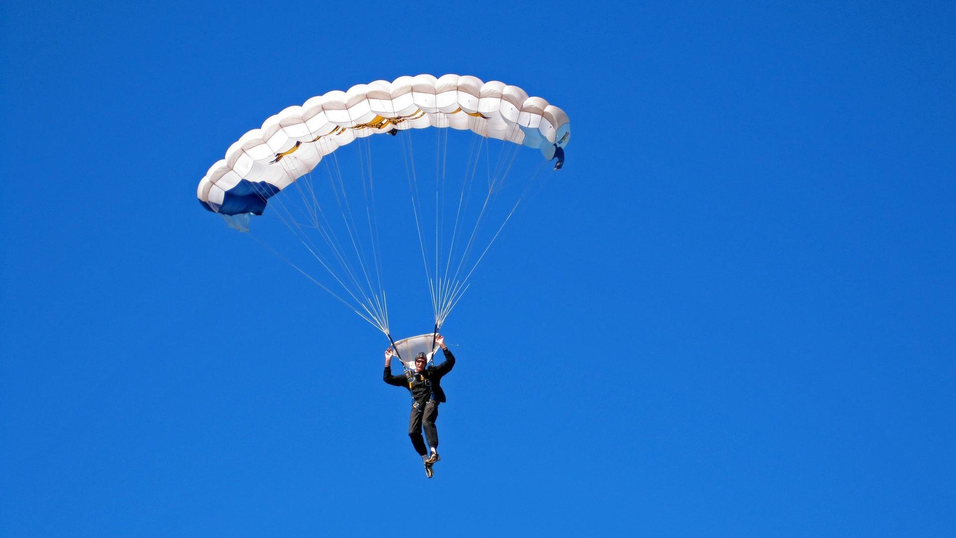 中国新星闪耀国际田联钻石联赛 破撑杆跳亚洲纪录夺金